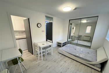 1 bed studio, Blackfriars Court, Newcastle Upon Tyne, Newcastle, NE14XB - Image 2